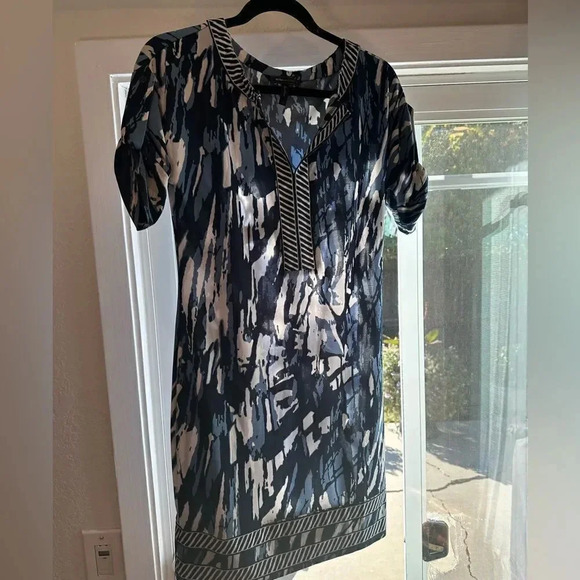 BCBGMaxAzria Dresses & Skirts - BCBGMaxAzaria Blue Print Dress.‎ Size S.